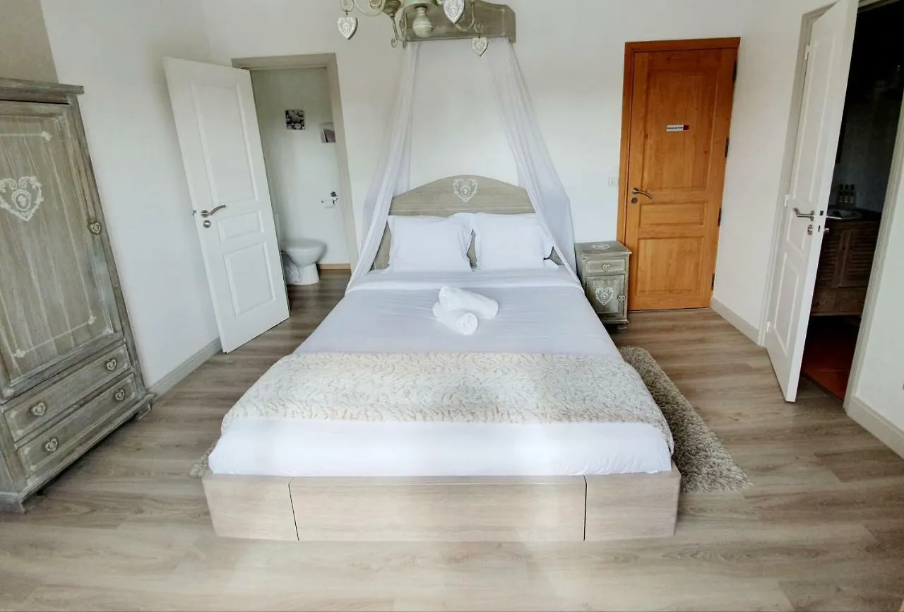 Hotel Le Petit Moulin du Rouvre à Saint-Pierre-de-Plesguen Maison d'hôtes